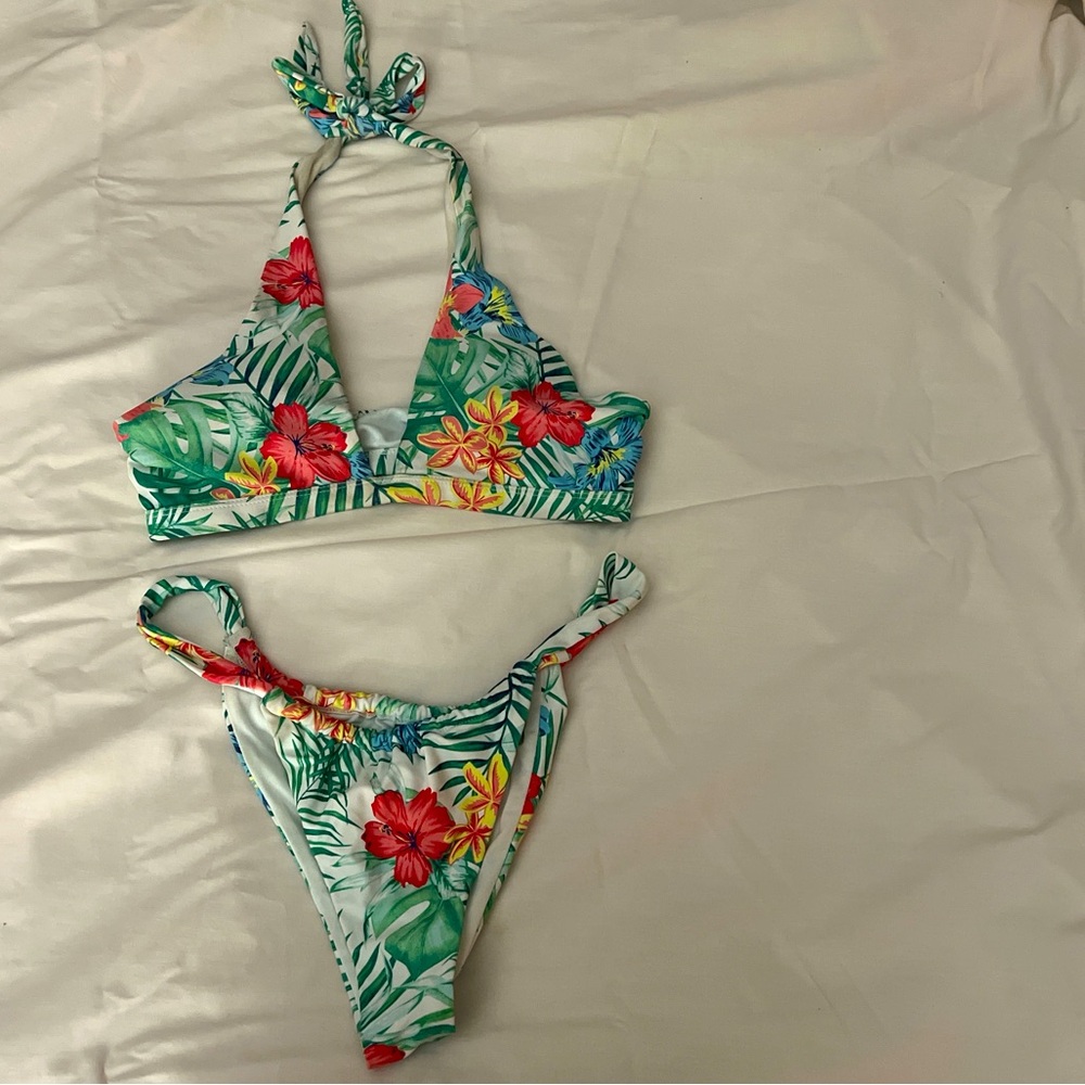 Floral bikini with padding